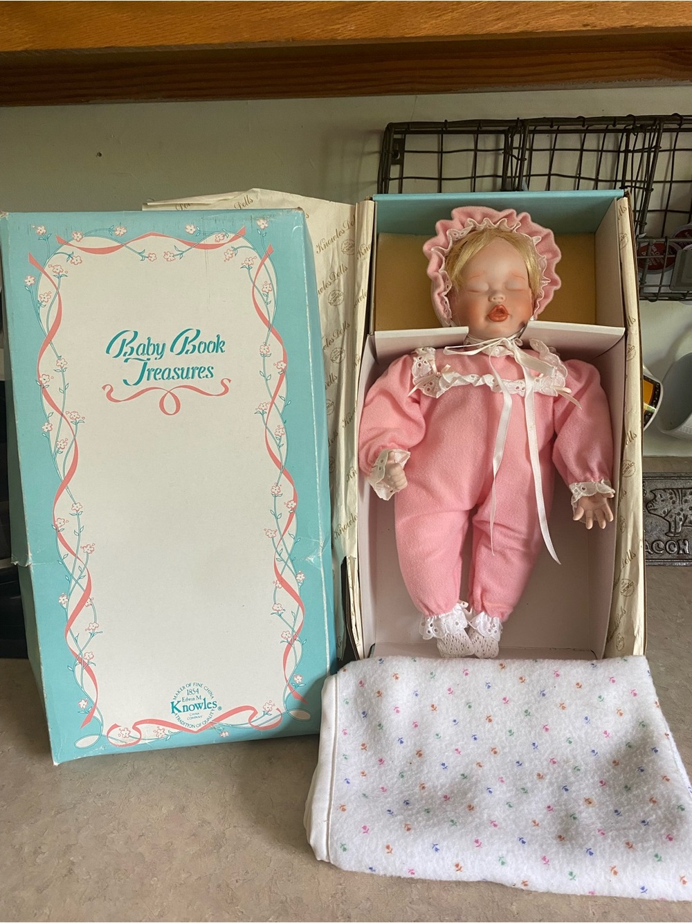Knowles Elizabeth’s Homecoming Porcelain Doll Newborn Baby Book Treasures 1989